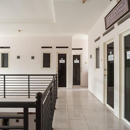 Reddoorz Syariah Near Pgc Cililitan Hotel Jacarta Exterior foto