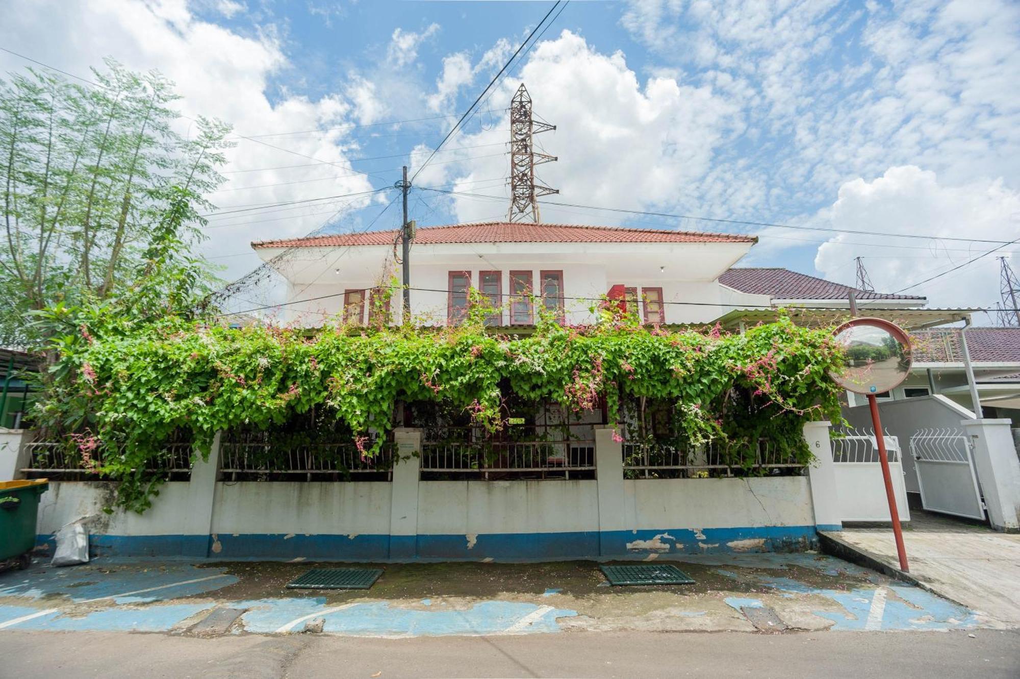 Reddoorz Syariah Near Pgc Cililitan Hotel Jacarta Exterior foto